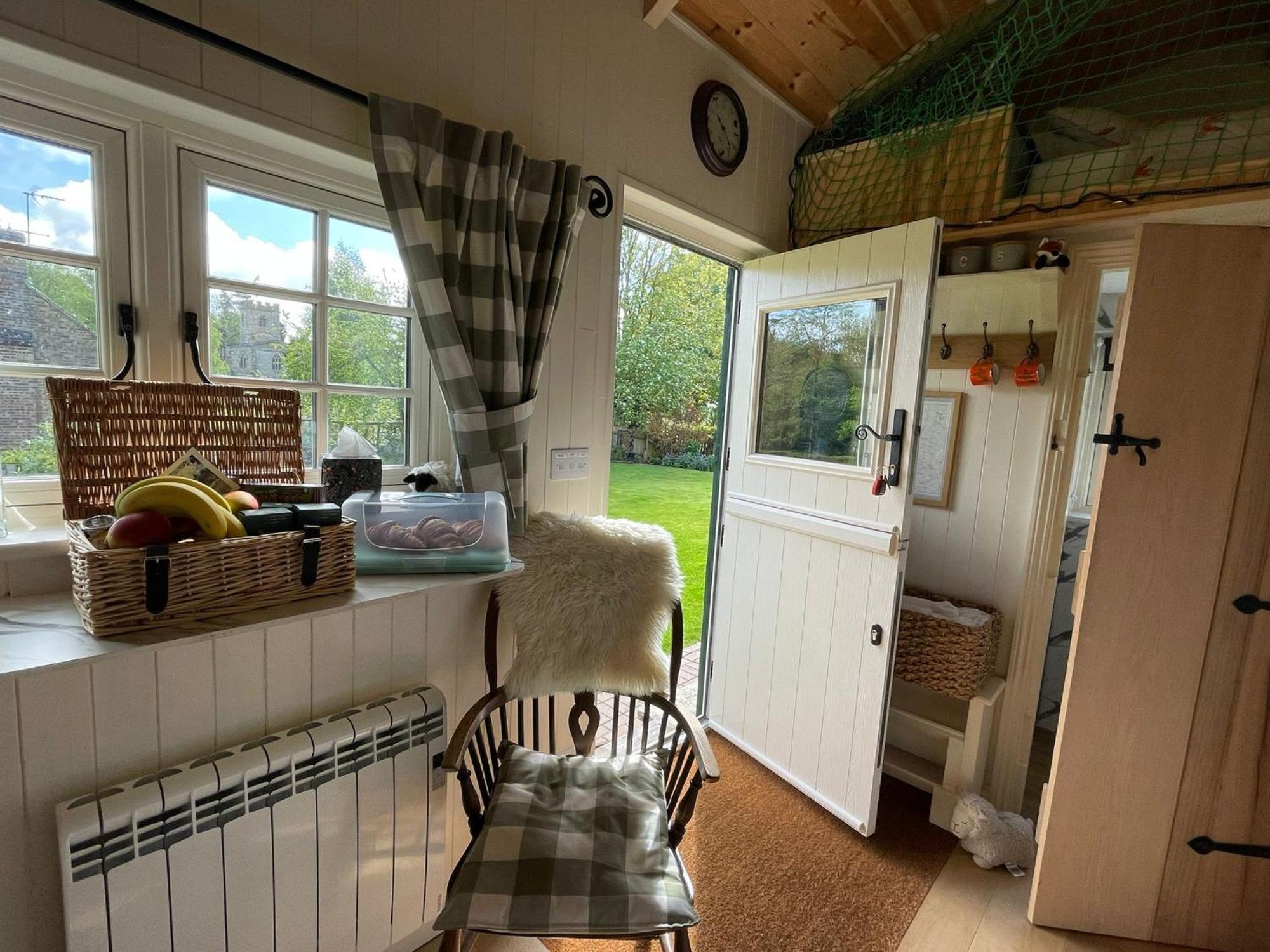 Beautiful Shepherd'S Hut - Lois Weedon Weston  Екстер'єр фото