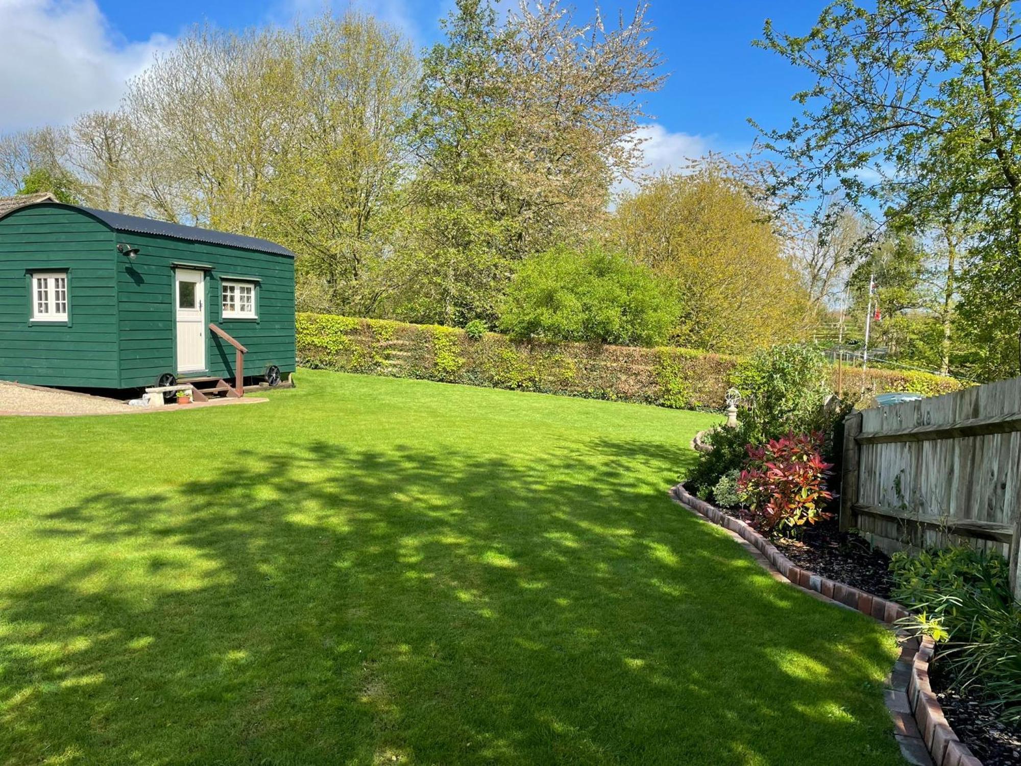 Beautiful Shepherd'S Hut - Lois Weedon Weston  Екстер'єр фото