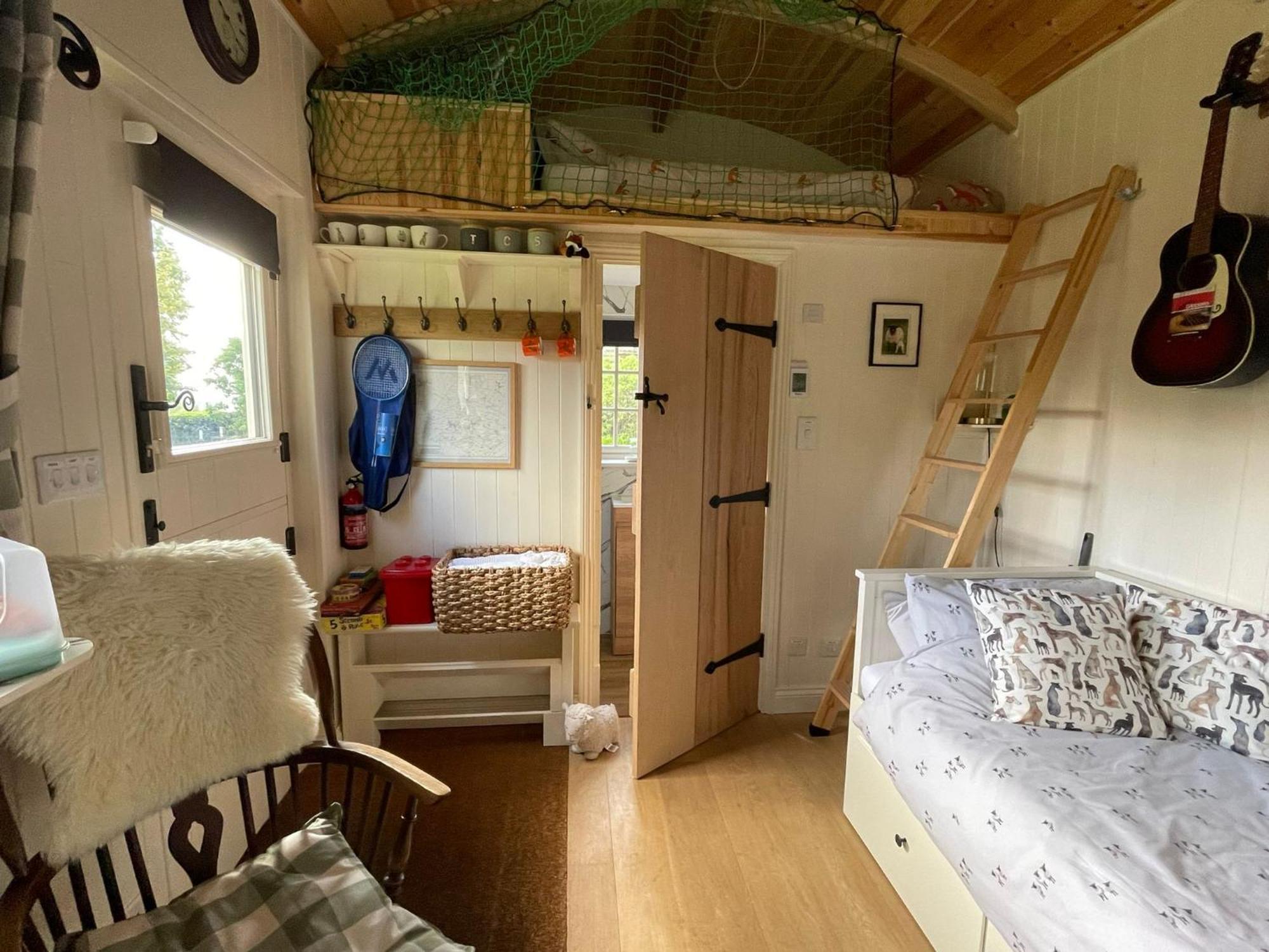 Beautiful Shepherd'S Hut - Lois Weedon Weston  Екстер'єр фото